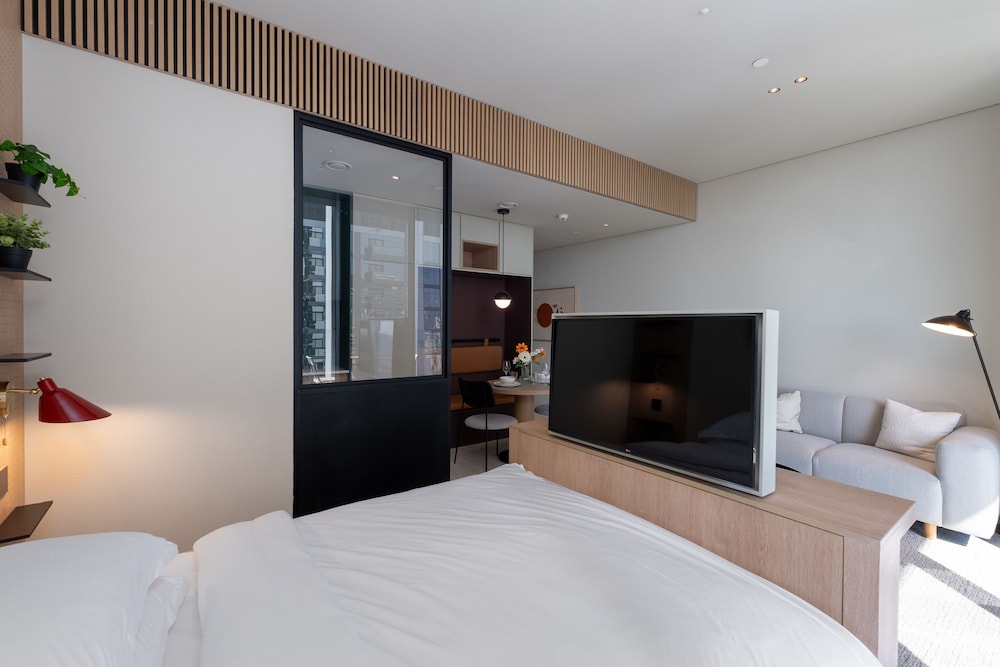 Business Bay Trendy Studio w Pool and Gym