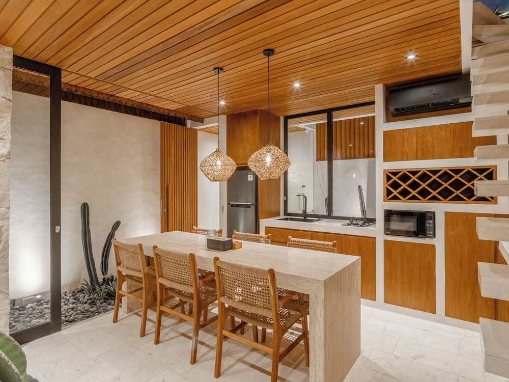 Blacksand Villas Echo Beach