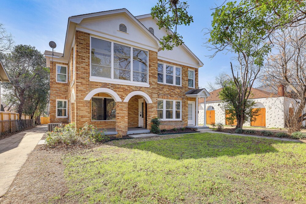 1 Mi to San Antonio Zoo: Olmos Park Apt!