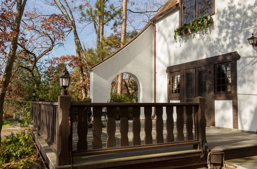 Castle on Glen - 3 Bedroom Home