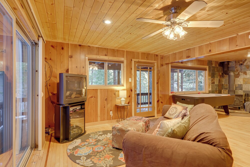 5 Mi to Dodge Ridge: Cabin in Strawberry