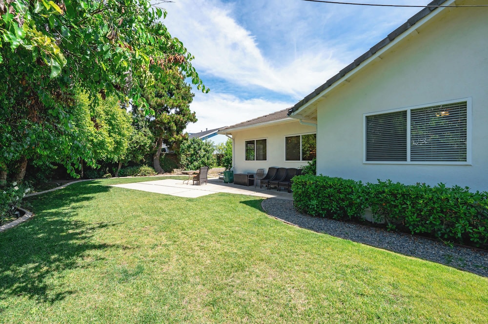 Modern Serenity Near LA Tranquil 3BR Stay
