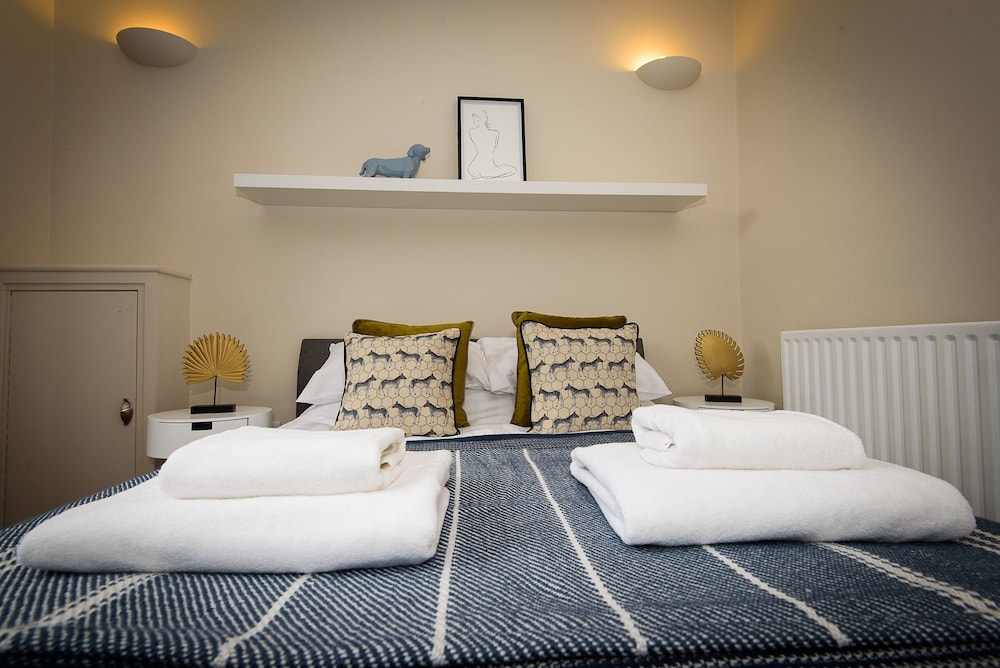 Karah Suites - Parliament Street view 3