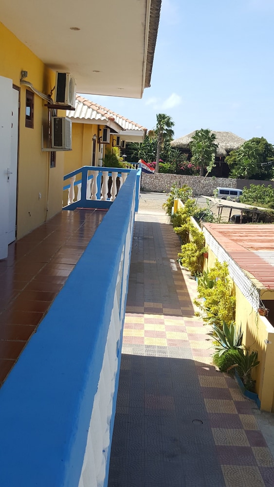 Sea Horizon Apartments (across from Mambo Beach)