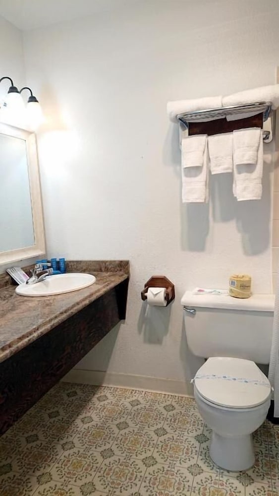 Silver Sands Motel