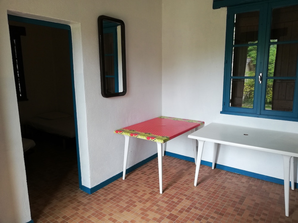 Camping le Paisserou - Bungalow view 4