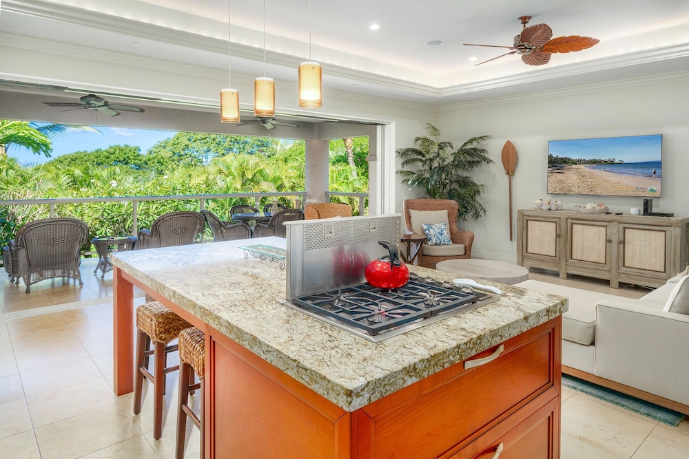 Luxurious Ho'olei 12-2, Lush View, Close to Pool, Sleeps 8 in Beds, Central AC!