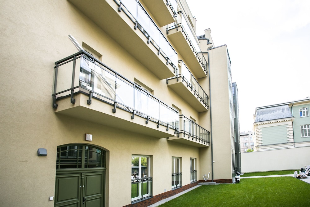 Friendhouse Apartments - Train Station Area
