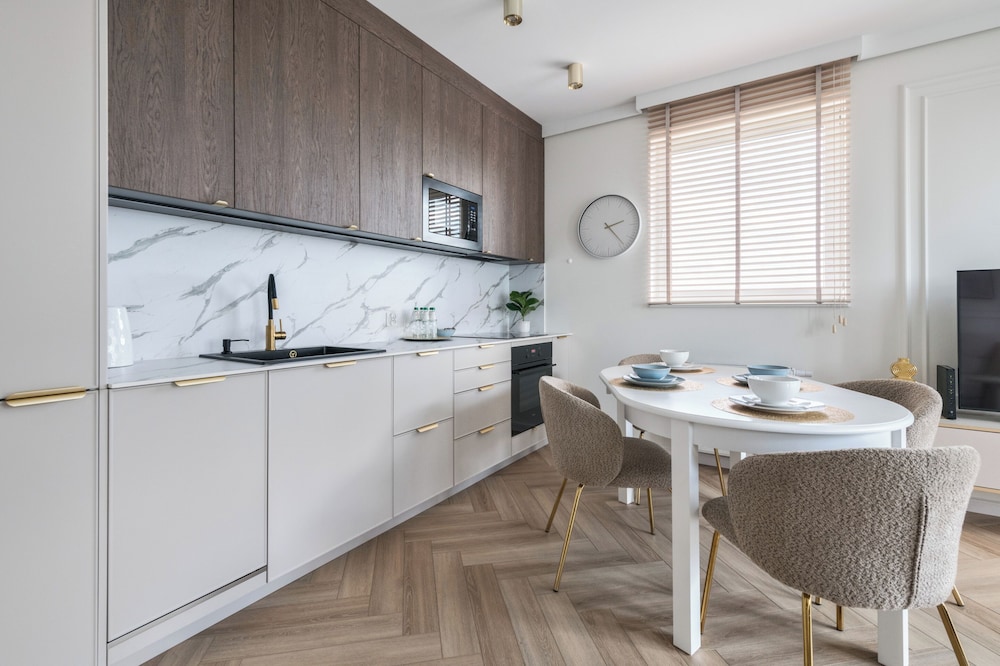 Horizon 170 Deluxe by Grand Apartments