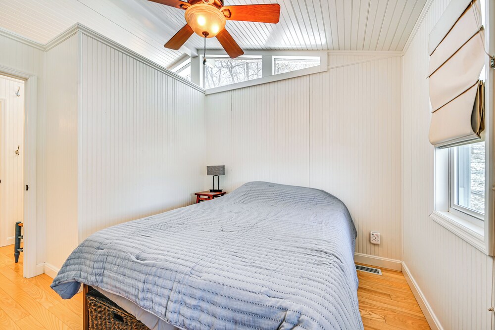 Nolin Lake Gem: Waterfront Retreat w/ Balcony!