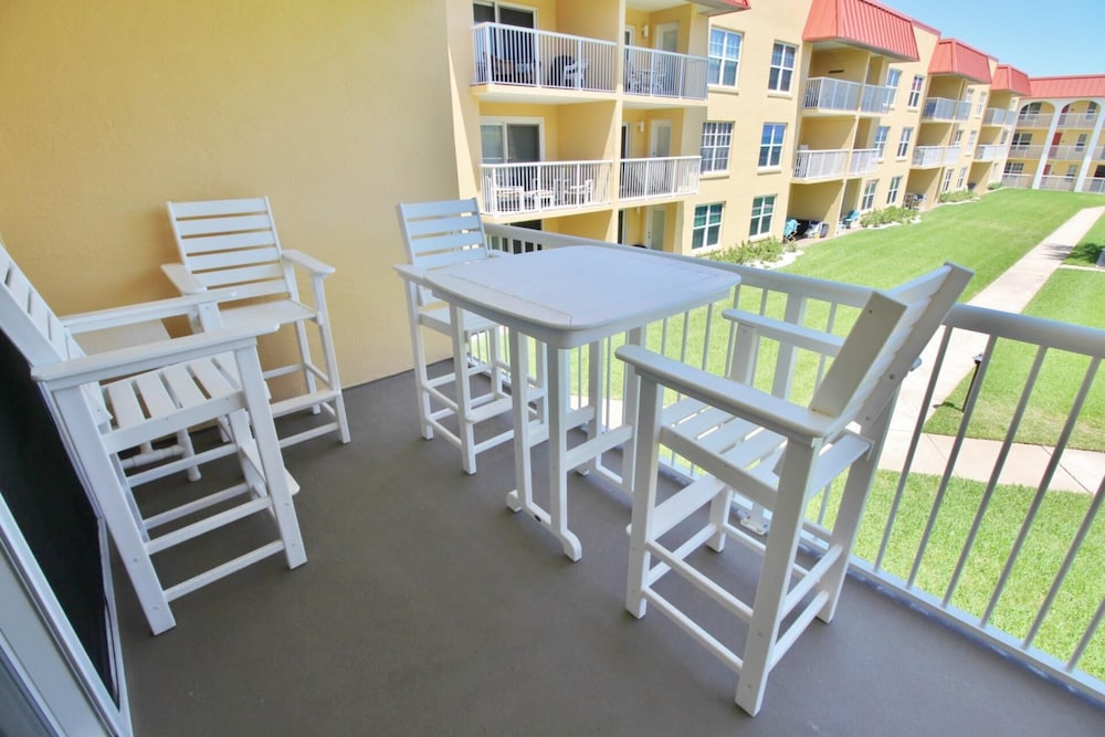 Point East 213