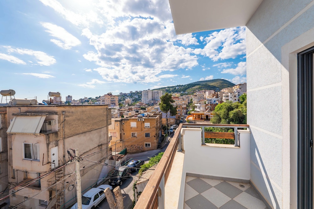 Lazy Roo Hostel Saranda