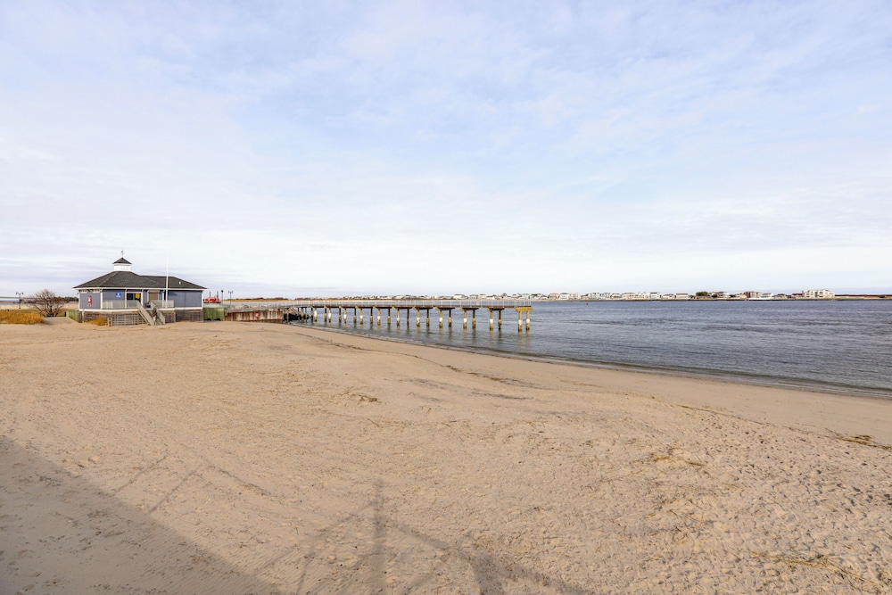 Steps to Shore: Spacious Atlantic City Retreat!