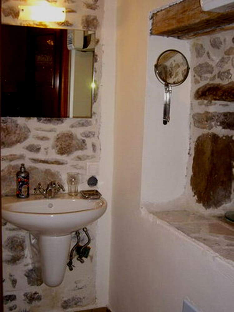 Ksa Sou Traditional Guesthouses