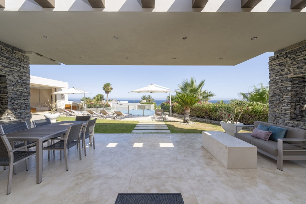 6 BR Huge Villa Steps To Beach Plus A Pool House