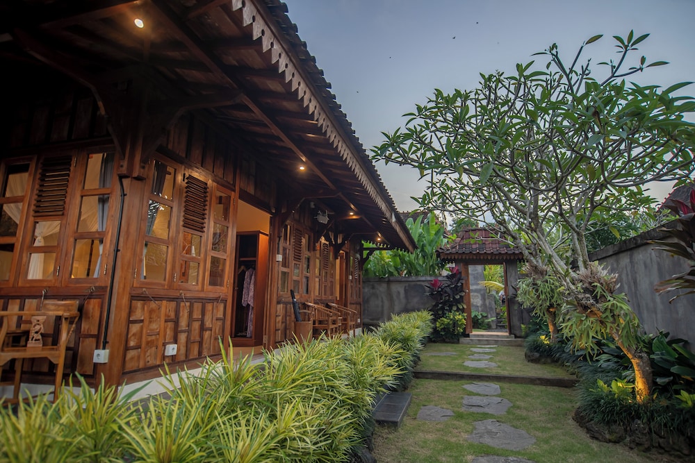 Kerjim Wooden Villa