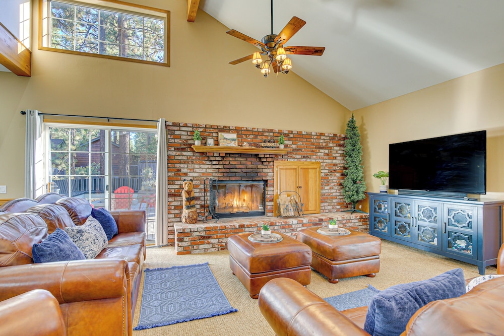 Family-friendly Home w/ Hot Tub in Big Bear!