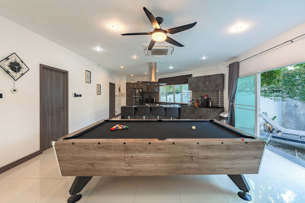 4BR With PoolTable Near Rawai Beach V161