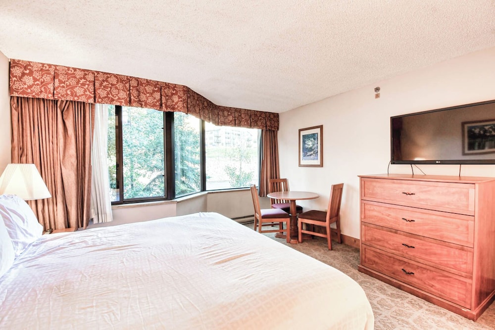 The Grand Lodge by Traverse Hospitality (No Resort Fees)