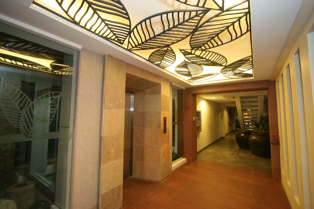 Crown Regency Beach Resort, Boracay Island - 14