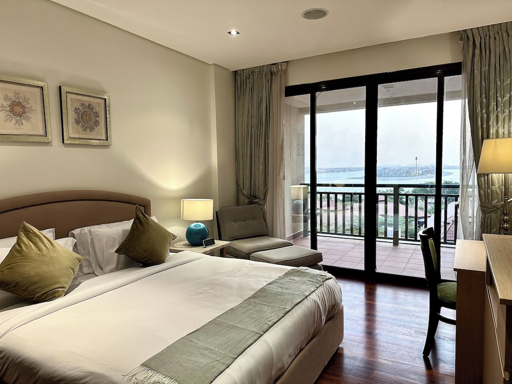 Lux BnB I Palm Jumeirah Resort I Palm Views