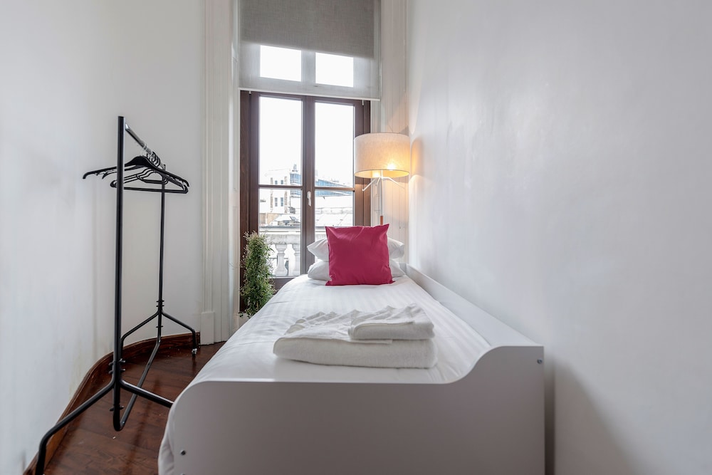 South Ken Apartment by BaseToGo