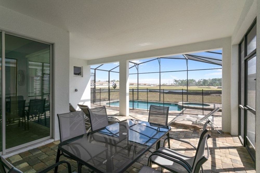 5 Bed South Facing Pool Home 5 Bedroom Villa by RedAwning - Image 3