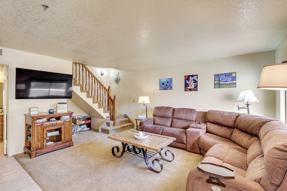 Island Condo w/ Pool Access in Lake Havasu City!