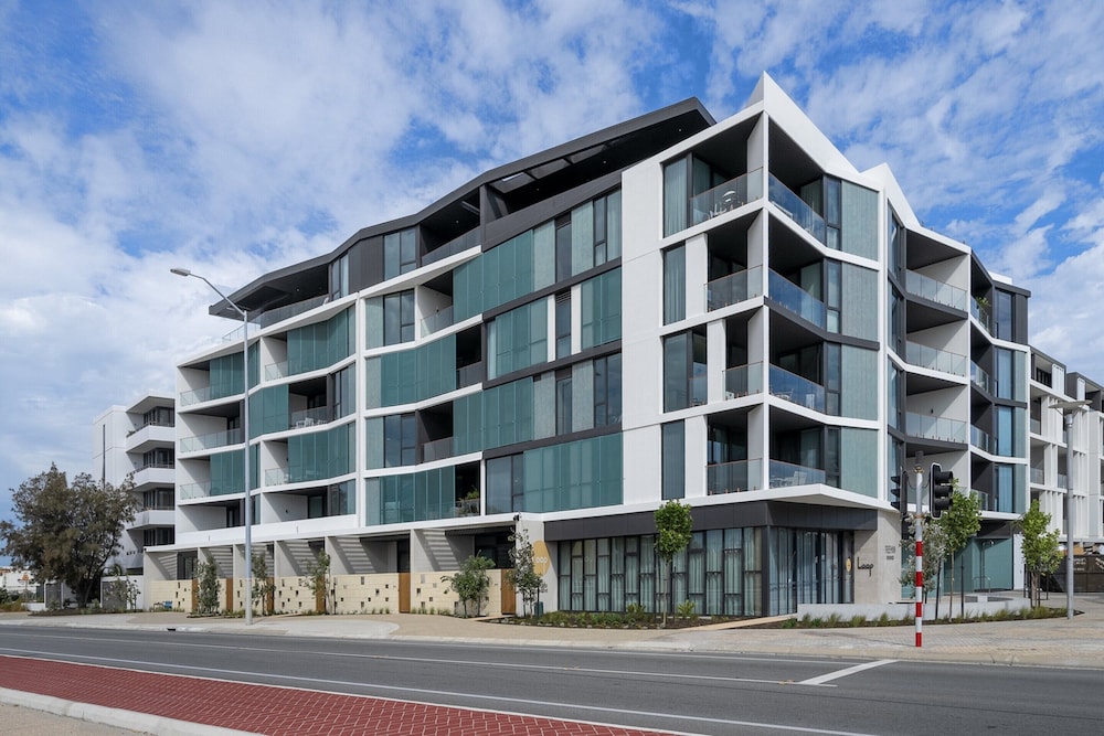 Coastal Apartment With Rooftop Pool
