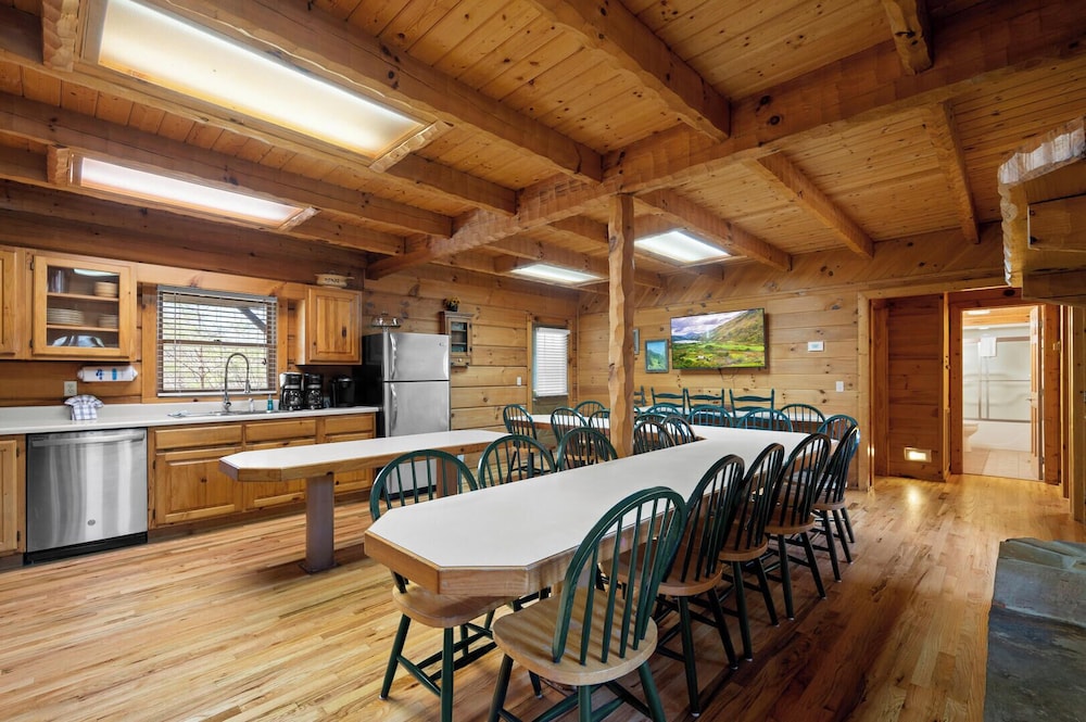 Country Pines Lodge