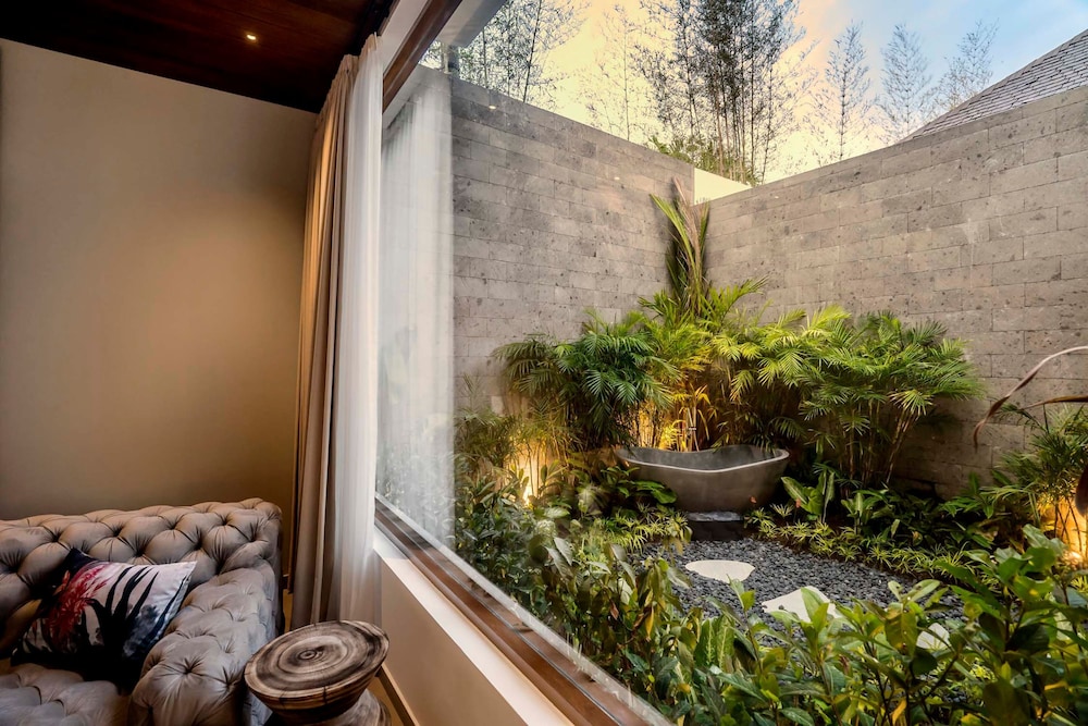 Villa Nusantara 4 by Alfred in Bali - Brand NEW Luxury 4BD Pool Villa Pererenan Beach Caggu