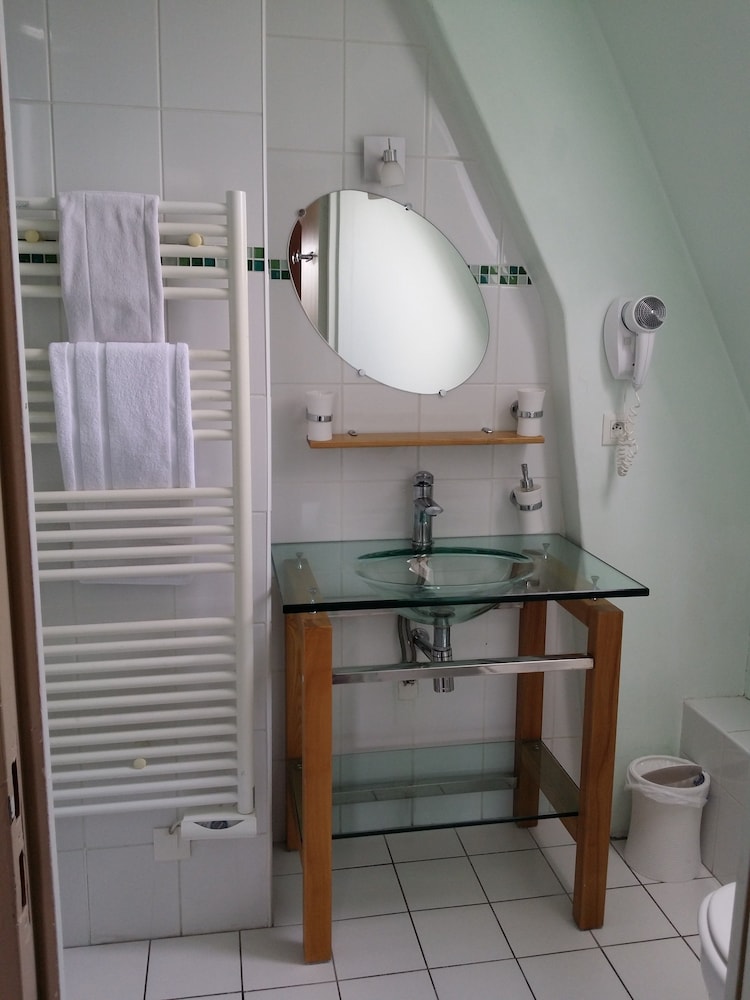 Castel Bayeux Guesthouse
