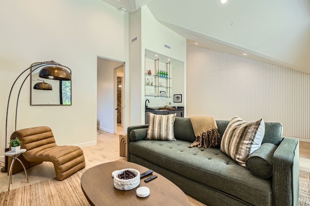 Park City Perfection On Lowell! 1063 4 Bedroom Home
