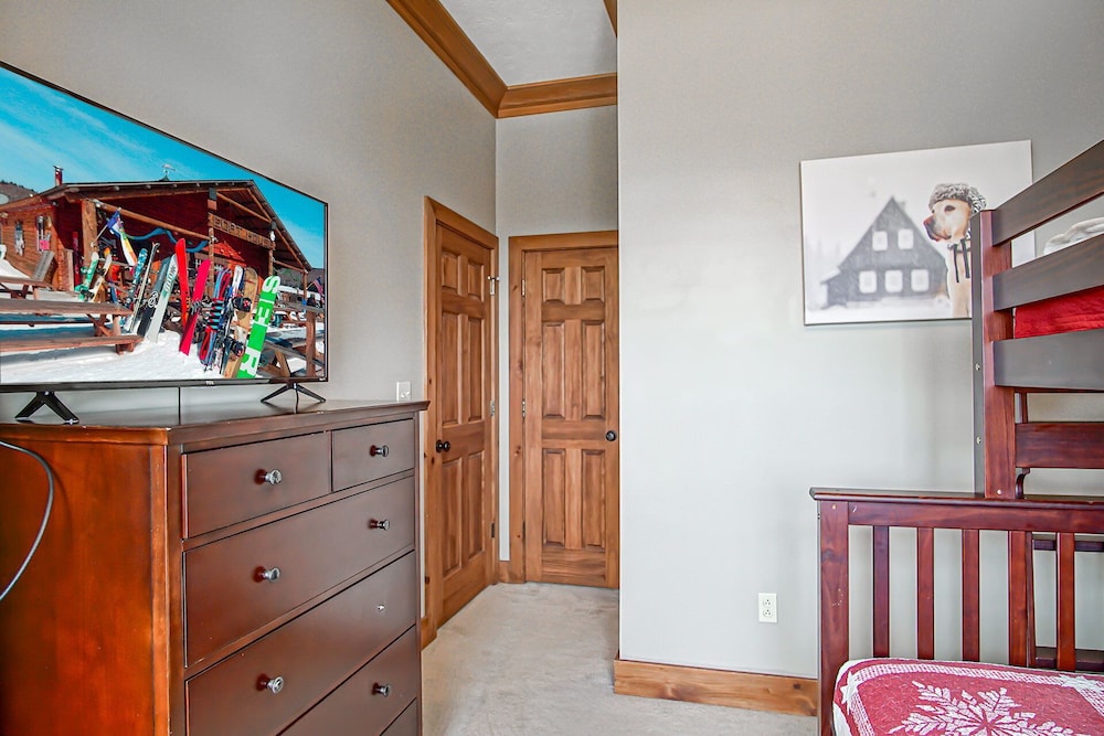 Shays Landing #6: 4 Bedrooms, 4.5 Bath: Pvt Hot Tub, Slope Side