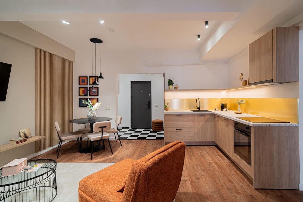 Modern Spacious 2BR Steps to Cismigiu Gardens