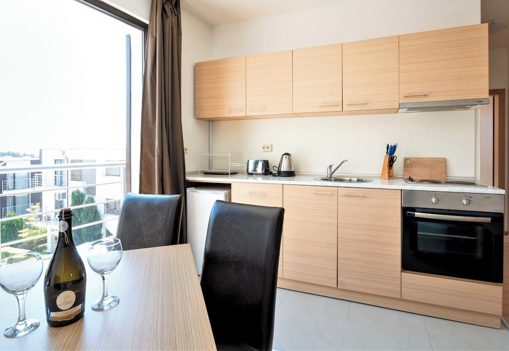 New Line Village Apartments, up to 4 Guests