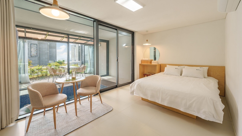 Gyeongju Rose Breeze Pool Villa Pension