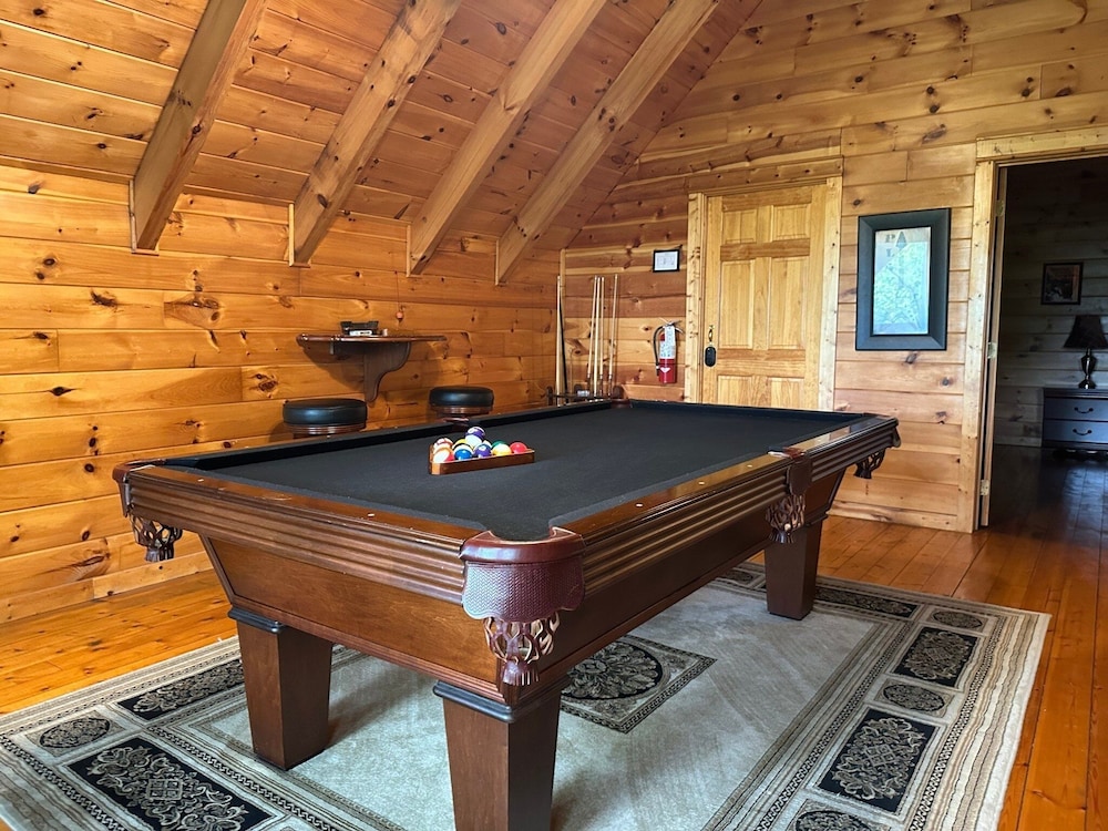 Chillin N Grillin 2 Bedroom Cabin