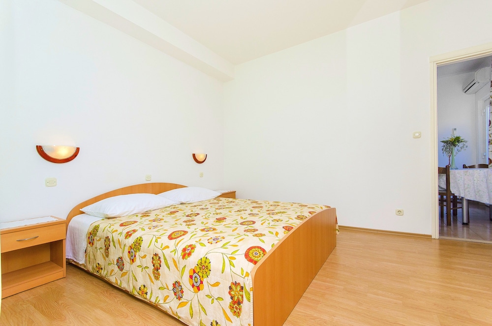 Apartments Biserka