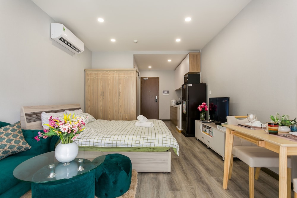 Jennifer House - Millenium Apartment
