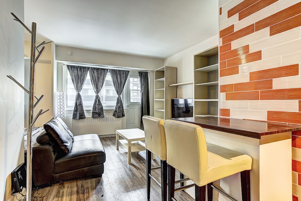 Destination Stays McGill Plaza DT MTL