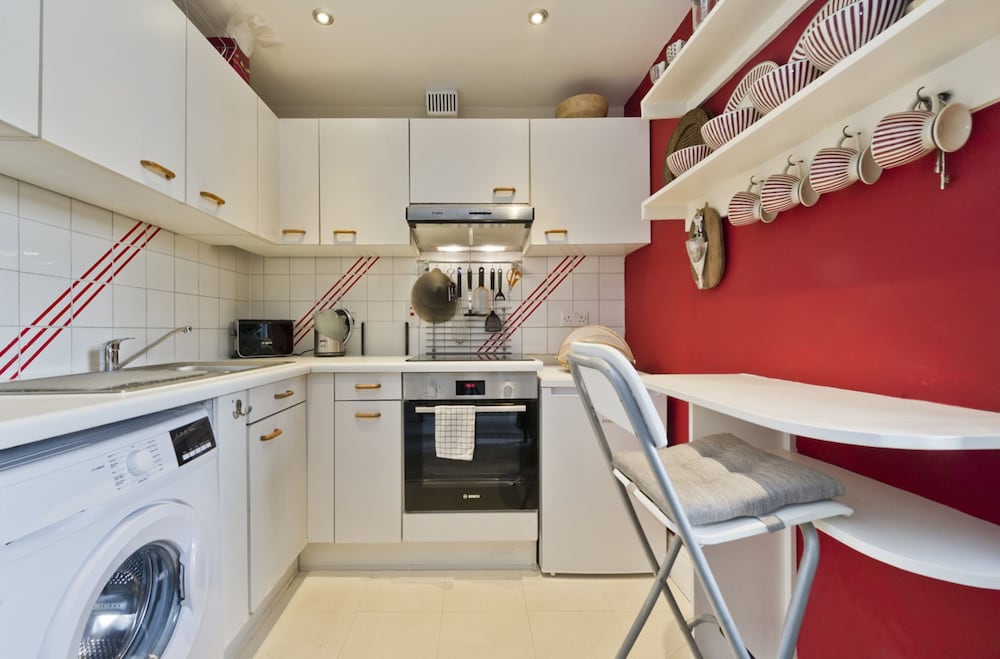Charming Apartment Close to Kings Road Chelsea by Underthedoormat