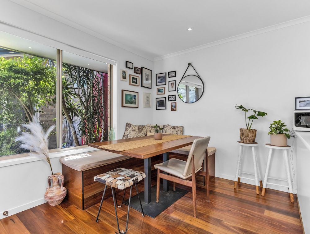 Kirra Shores Coastal Hideaway