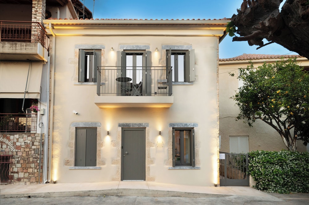Cardamilia Suites
