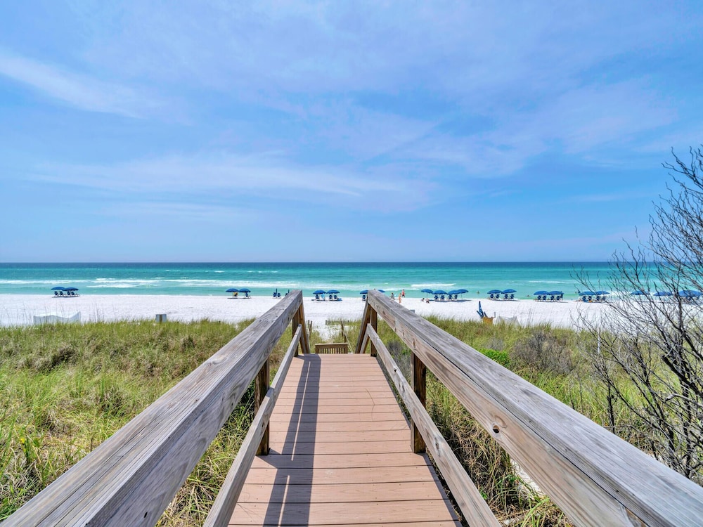 4BR Beachfront Home With Hot tub & Private Beach Access!