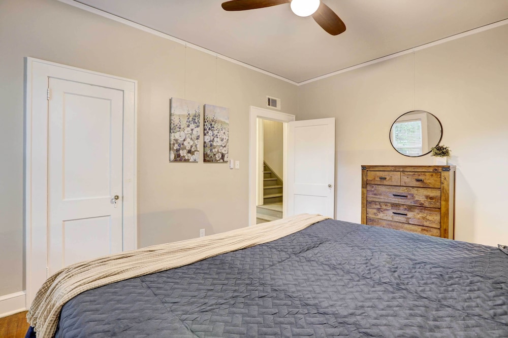 Updated Tallahassee Home ~ 1 Mi to Downtown! view 3