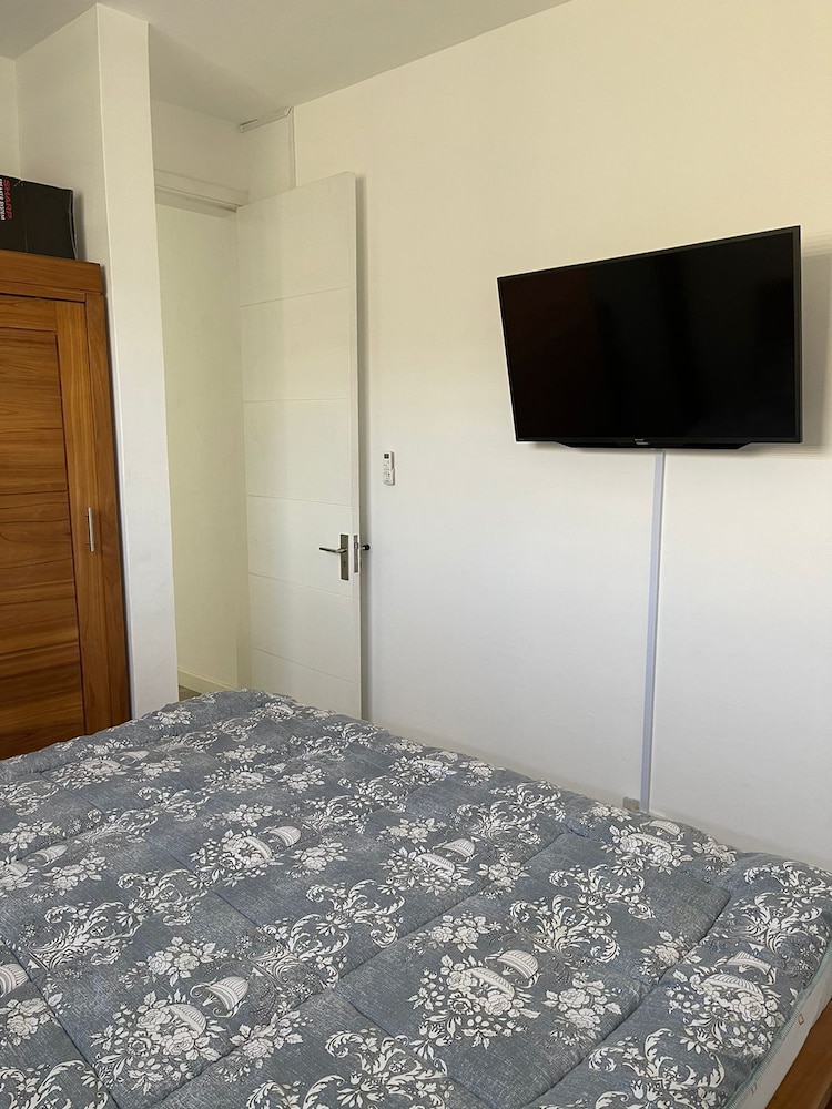 Impeccable Luxury 3-bed Apartment in Albion view 2