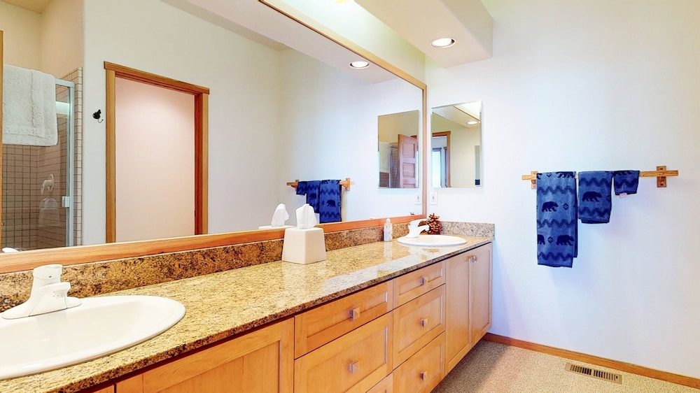 Snowcreek V #819 4 Bedroom Condo