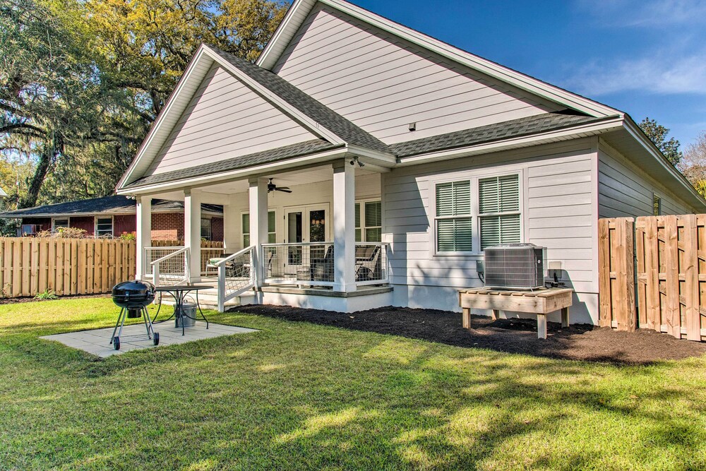 Chic St Simons Island Vacation Rental w/ Backyard view 4