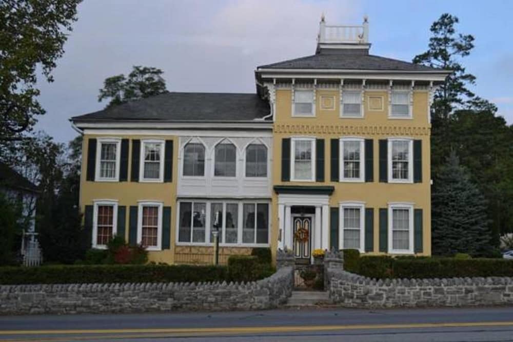 E J Bowman House Bed & Breakfast